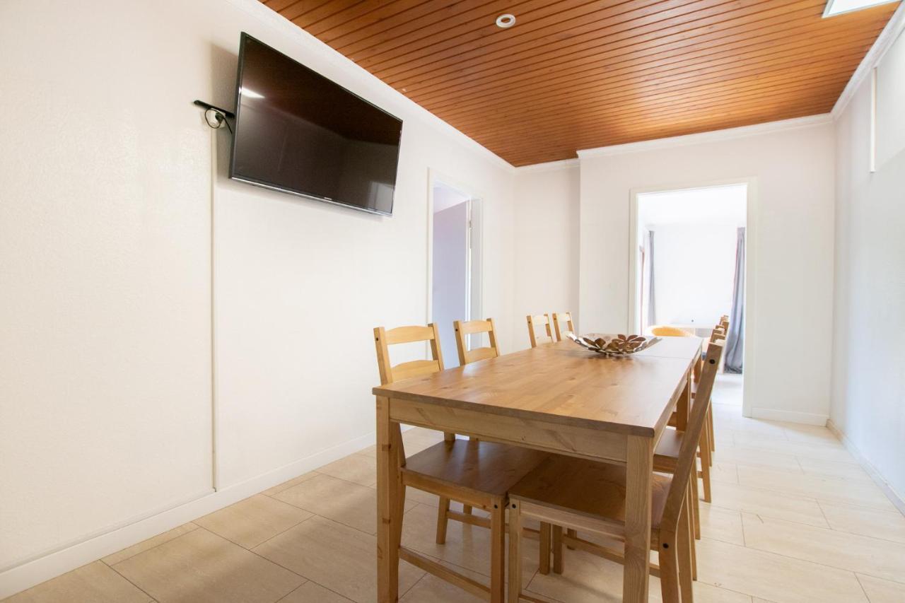 Raj Living - 6 With Garden - 15 Min Messe Dus & Airport Dus *